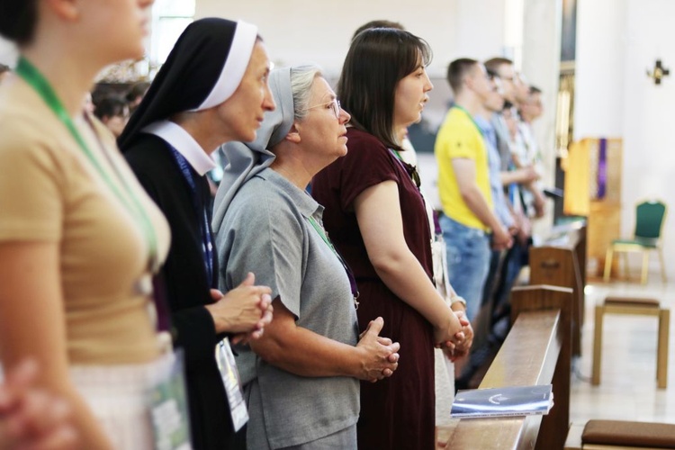 Stypendyści swój dzień rozpoczęli od Mszy św. w kościele patrona Zielonej Góry