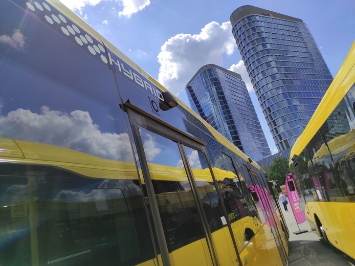 Katowice. Prezentacja autobusów hybrydowych PKM 