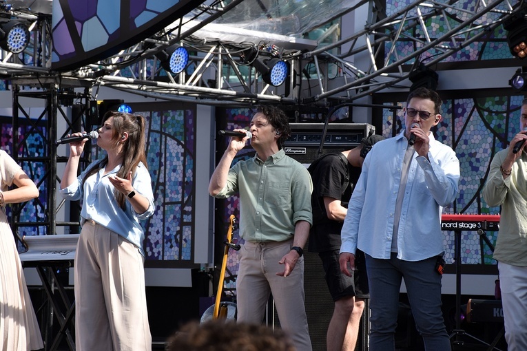 Uwielbienie "ChwałaMU" na stadionie Tarczyński Arena - cz. 1