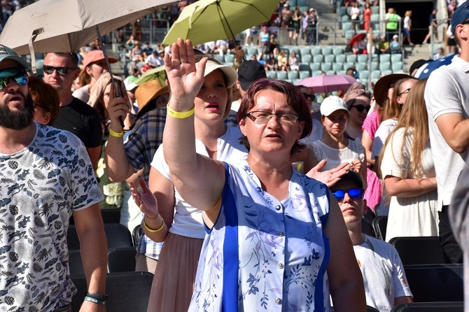 Uwielbienie "ChwałaMU" na stadionie Tarczyński Arena - cz. 1