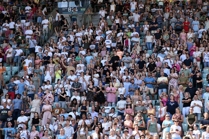 Uwielbienie "ChwałaMU" na stadionie Tarczyński Arena - cz. 1