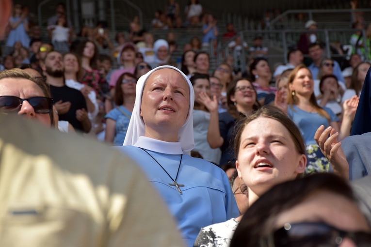 Uwielbienie "ChwałaMU" na stadionie Tarczyński Arena - cz. 1