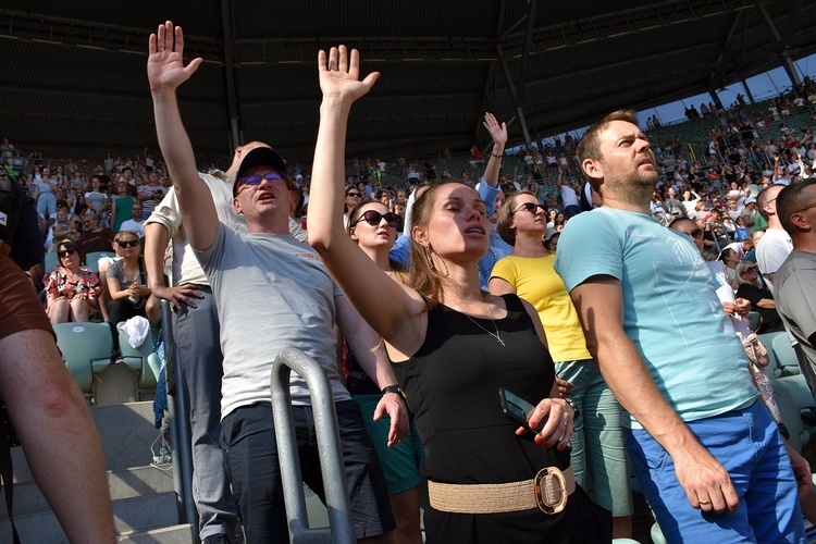 Uwielbienie "ChwałaMU" na stadionie Tarczyński Arena - cz. 1