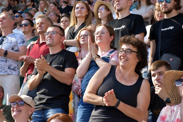 Uwielbienie "ChwałaMU" na stadionie Tarczyński Arena - cz. 1