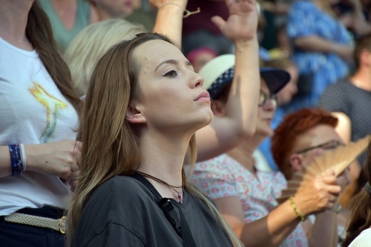 Uwielbienie "ChwałaMU" na stadionie Tarczyński Arena - cz. 1