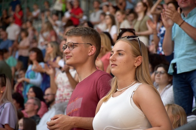 Uwielbienie "ChwałaMU" na stadionie Tarczyński Arena - cz. 1