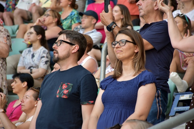 Uwielbienie "ChwałaMU" na stadionie Tarczyński Arena - cz. 1