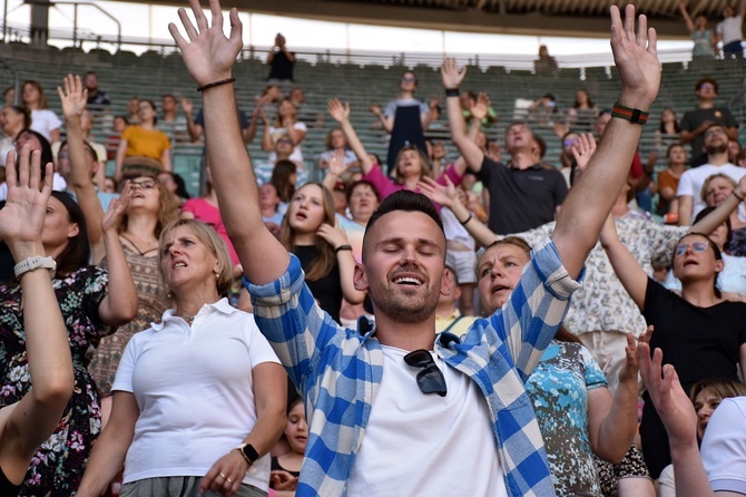 Uwielbienie "ChwałaMU" na stadionie Tarczyński Arena - cz. 1