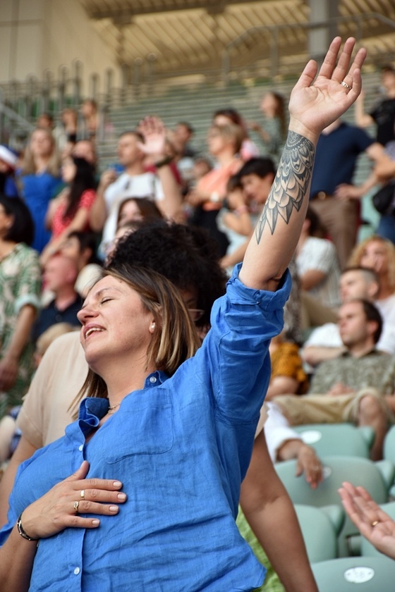 Uwielbienie "ChwałaMU" na stadionie Tarczyński Arena - cz. 1