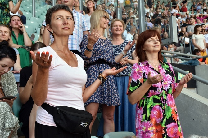 Uwielbienie "ChwałaMU" na stadionie Tarczyński Arena - cz. 1
