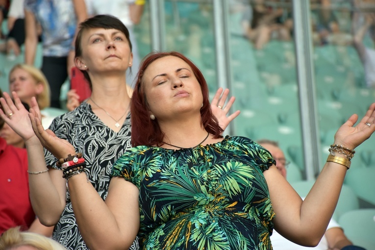 Uwielbienie "ChwałaMU" na stadionie Tarczyński Arena - cz. 1
