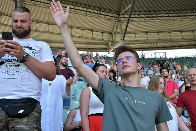 Uwielbienie "ChwałaMU" na stadionie Tarczyński Arena - cz. 1