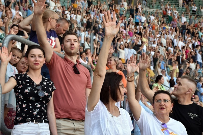 Uwielbienie "ChwałaMU" na stadionie Tarczyński Arena - cz. 1