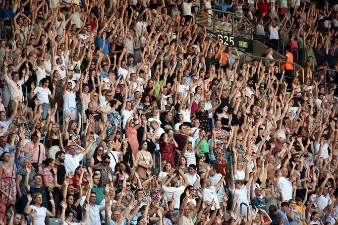 Uwielbienie "ChwałaMU" na stadionie Tarczyński Arena - cz. 1