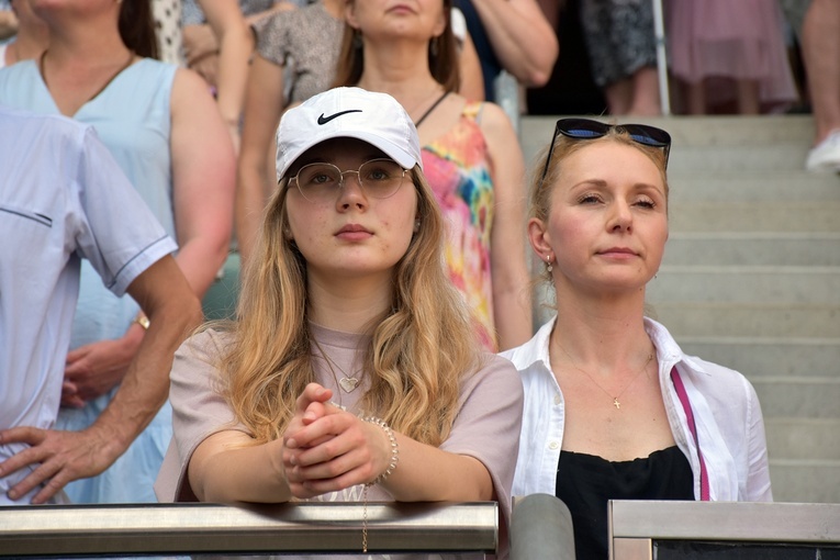 Uwielbienie "ChwałaMU" na stadionie Tarczyński Arena - cz. 1