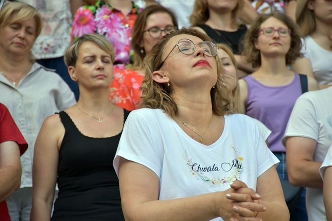 Uwielbienie "ChwałaMU" na stadionie Tarczyński Arena - cz. 1