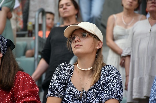 Uwielbienie "ChwałaMU" na stadionie Tarczyński Arena - cz. 1