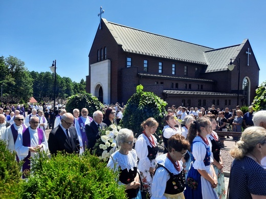 Jastrzębie-Bzie. Pogrzeb ks. Janusza Rudzkiego