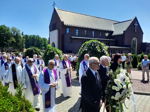 Jastrzębie-Bzie. Pogrzeb ks. Janusza Rudzkiego