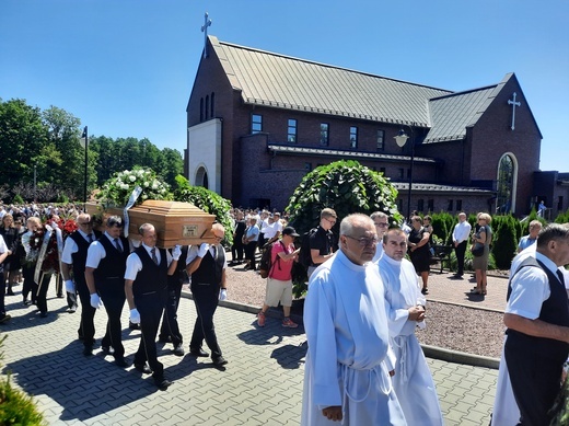 Jastrzębie-Bzie. Pogrzeb ks. Janusza Rudzkiego