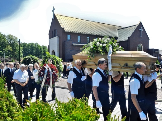 Jastrzębie-Bzie. Pogrzeb ks. Janusza Rudzkiego