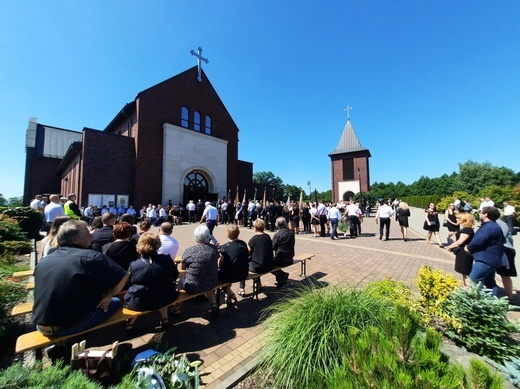 Jastrzębie-Bzie. Pogrzeb ks. Janusza Rudzkiego