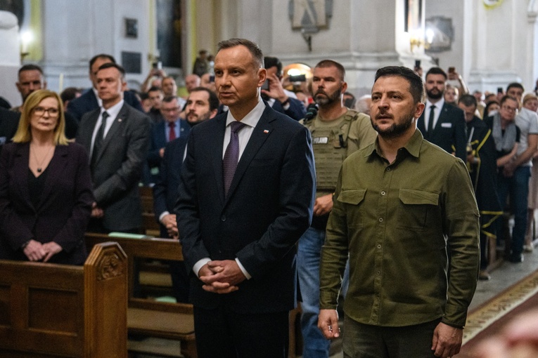 Łuck: Prezydenci Polski i Ukrainy oddali hołd ofiarom Wołynia