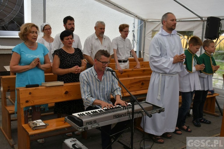 Żywy Kościół w parafialnym namiocie