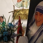 Stara Wieś. Wprowadzenie relikwii św. Matki Teresy z Kalkuty