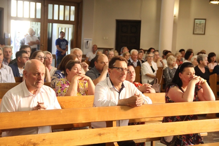 Stara Wieś. Wprowadzenie relikwii św. Matki Teresy z Kalkuty