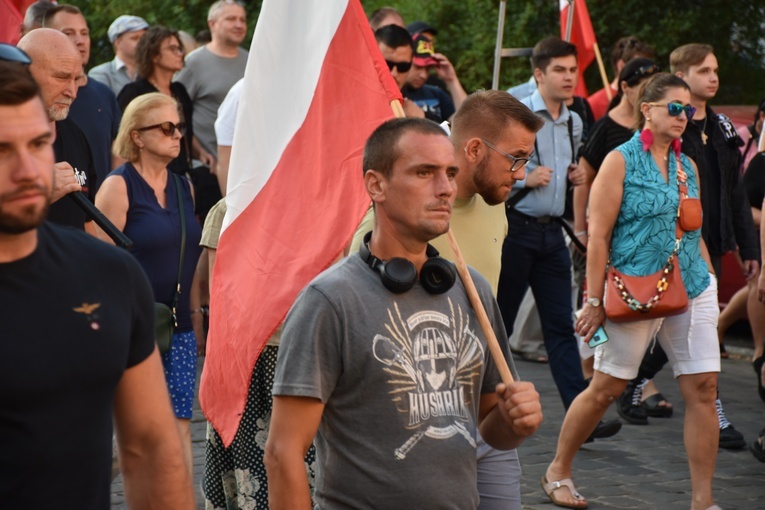 Marsz pamięci ku czci ofiar ludobójstwa na Wołyniu