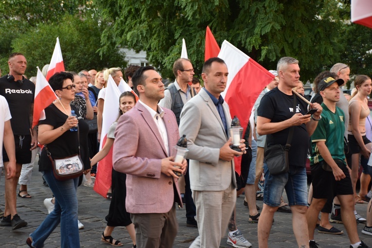 Marsz pamięci ku czci ofiar ludobójstwa na Wołyniu
