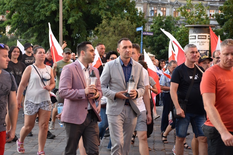 Marsz pamięci ku czci ofiar ludobójstwa na Wołyniu