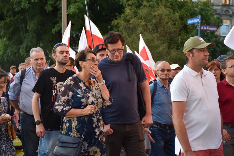 Marsz pamięci ku czci ofiar ludobójstwa na Wołyniu