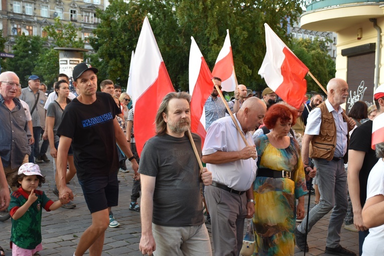 Marsz pamięci ku czci ofiar ludobójstwa na Wołyniu