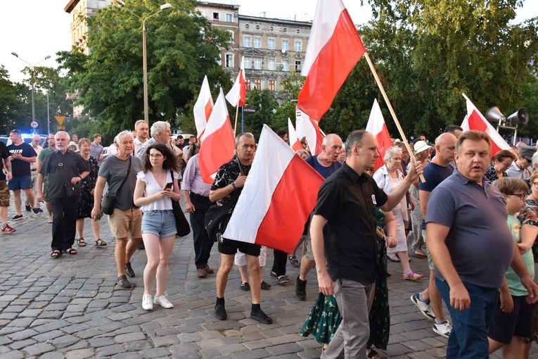 Marsz pamięci ku czci ofiar ludobójstwa na Wołyniu