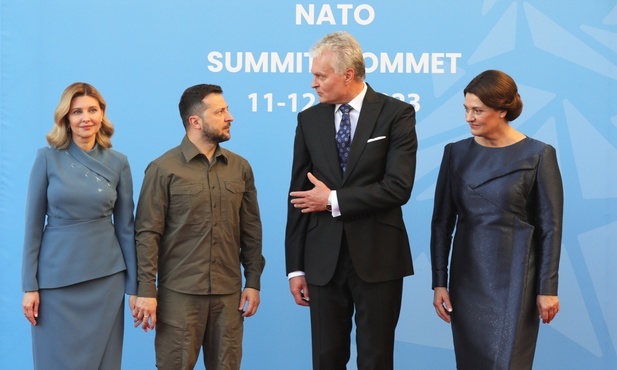 Drugi dzień szczytu NATO w Wilnie, podczas którego odbędzie się inauguracyjne posiedzenie Rady NATO-Ukraina