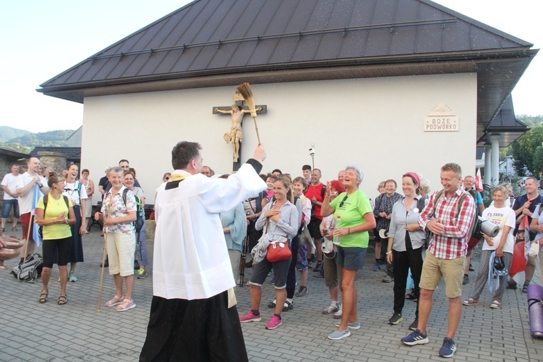 XI Międzynarodowa Pielgrzymka z Węgier do Łagiewnik dotarła do Piwnicznej