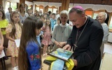 Dzieci odwiedził bp Andrzej Jeż.