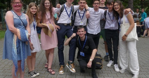 Oazowicze z bielskiej parafii św. Pawła, którzy przeżywali rekolekcje różnych stopni, spotkali się razem na dniu wspólnoty.