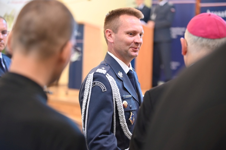 Poświęcenie i oddanie sztandaru Aresztu Śledczego w Świdnicy