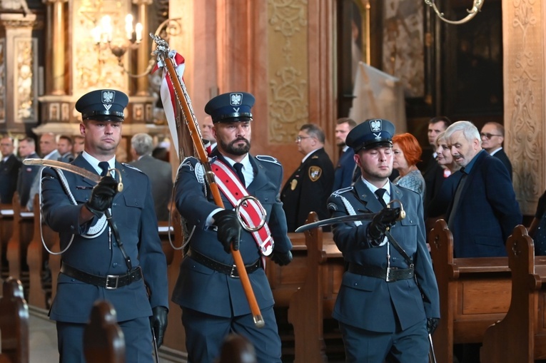 Poświęcenie i oddanie sztandaru Aresztu Śledczego w Świdnicy