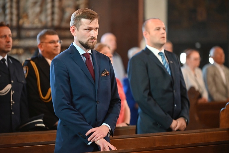 Poświęcenie i oddanie sztandaru Aresztu Śledczego w Świdnicy