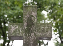 Odnowione będą także zabytkowe pomniki na cmentarzach.