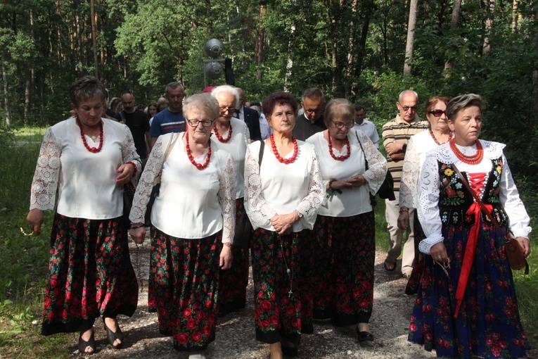 Pielgrzymka małopolskiej wsi do Zabawy