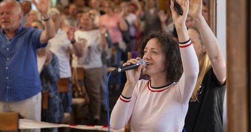 Tydzień Uwielbienia w Dźwirzynie 