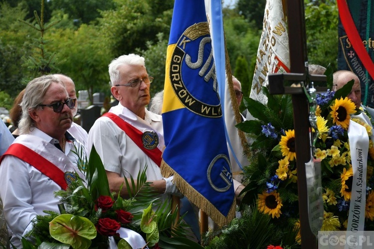 Gorzów Wlkp. Pogrzeb proboszcza oraz kapelana "Solidarności" i KS Stal Gorzów