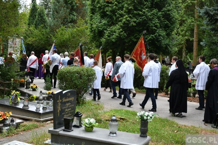 Gorzów Wlkp. Pogrzeb proboszcza oraz kapelana "Solidarności" i KS Stal Gorzów