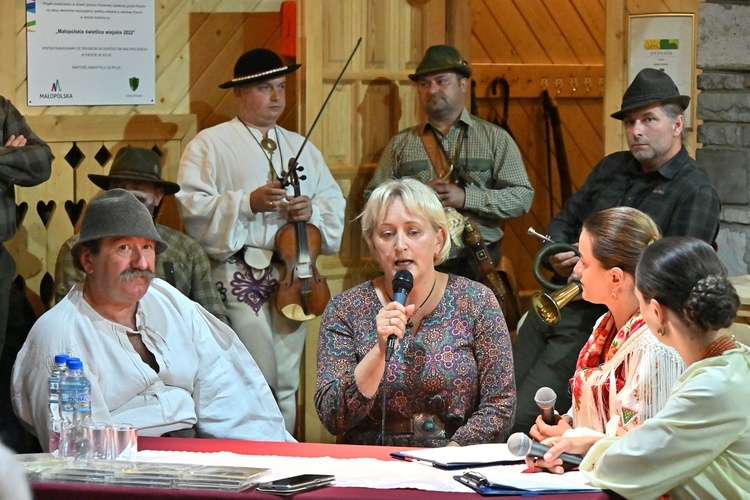 Wystawa tkactwa regionalnego Marii Naglak