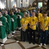 W radomskiej katedrze pojawili się młodzi, ubrani w charakterystyczne żółte koszulki z logiem fundacji.
